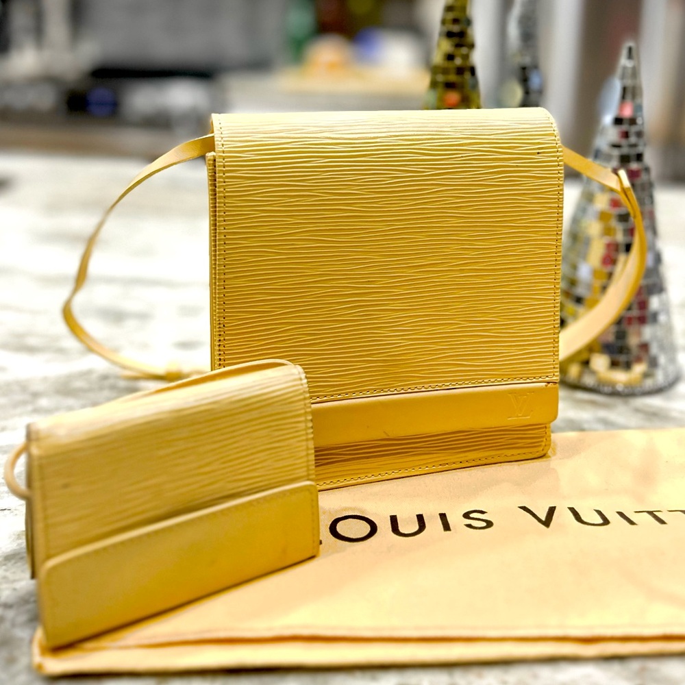 Bundle - Louis Vuitton Authentic Epi Leather Shoulder Bag with Matching Compact